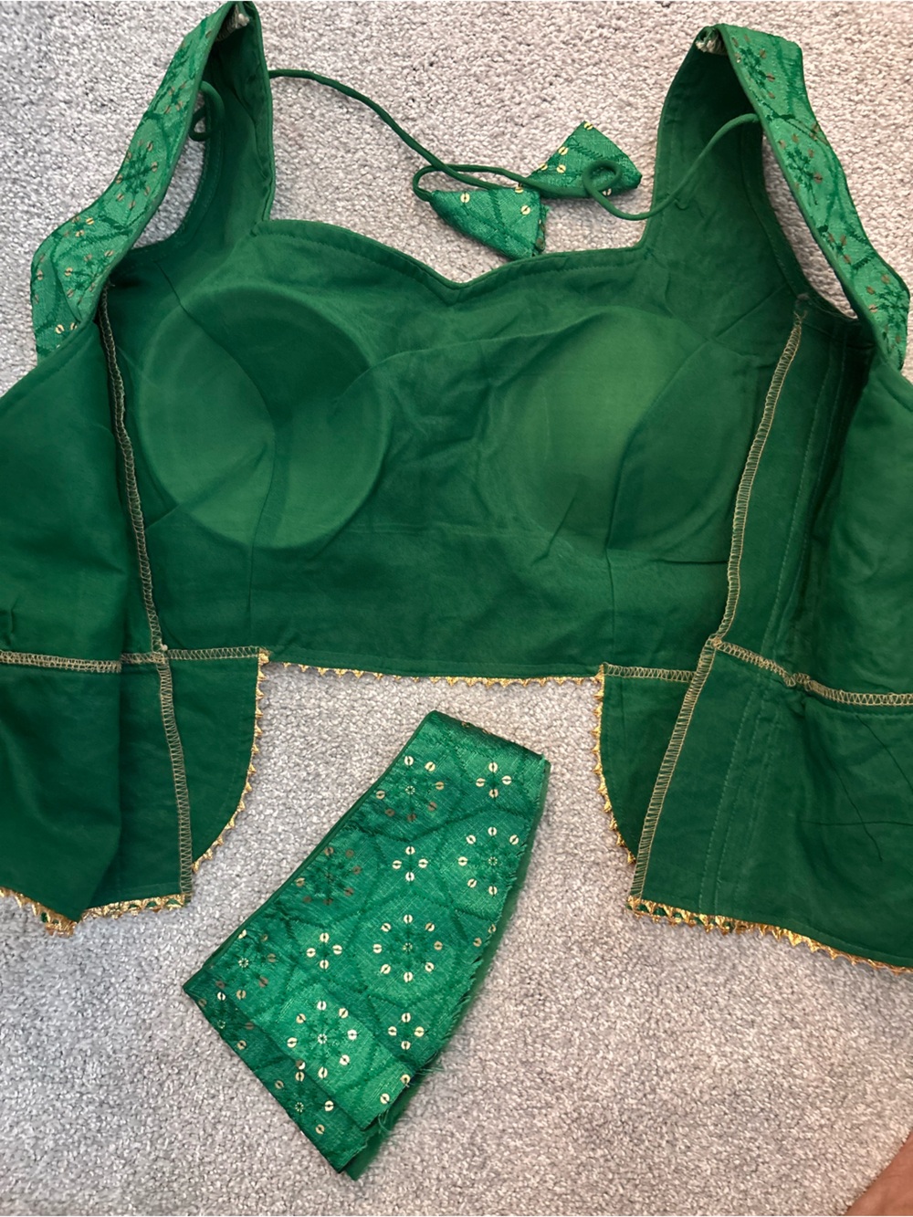New Green Choli BlouseTop with sequins. Navratri, Garba, Diwali - Picture 5 of 5